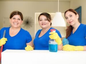 عاملة فلبينية للتنازل